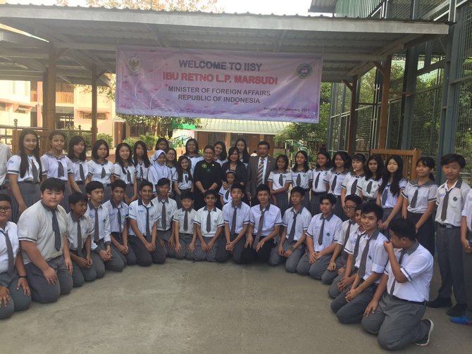 menlu retno serahkan bantuan kemanusiaan ke myanmar