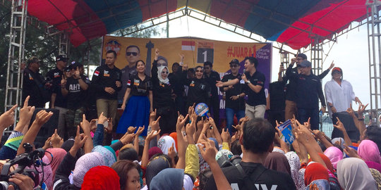 Pendukung Agus-Sylvi apel siaga di GBK