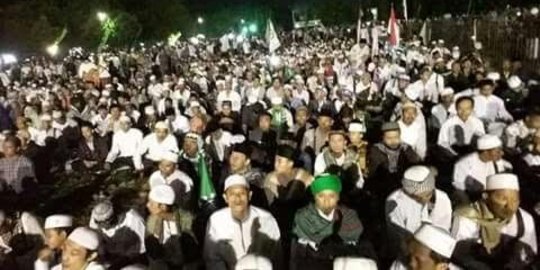 Gema salawat umat muslim di Bali bikin pecalang ikut menangis