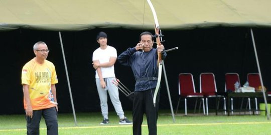 Di lomba memanah, bidikan Jokowi tepat mengenai sasaran