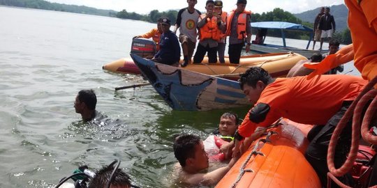 Perahu oleng dan tenggelam, pemancing di Waduk Brebes tewas