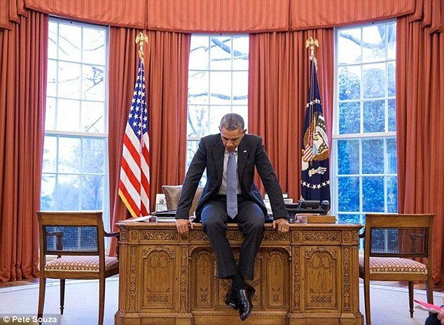 warna tirai gedung putih saat obama presiden