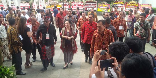 Pentas seni di HUT Megawati bercerita raja sakit yang butuh obat