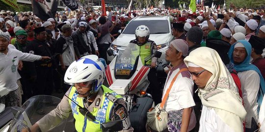 Usai diperiksa, Rizieq minta massa FPI tak tinggalkan sampah