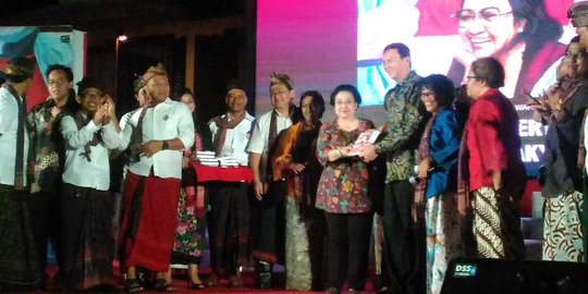 Buku jadi tanda 'cinta' Megawati untuk Ahok