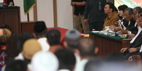 Teriak takbir di persidangan, saksi kasus Ahok ditegur hakim