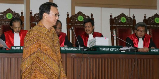 Penasihat hukum Ahok minta hakim panggil paksa satu saksi pelapor