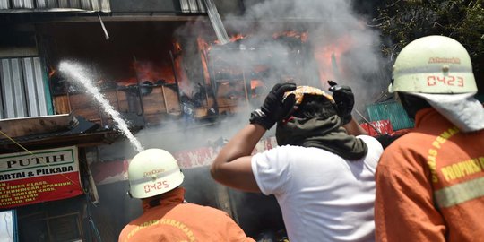 Cari barang bukti, tim Puslabfor sisir Blok I & II Pasar Senen