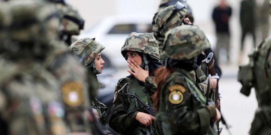 Tentara wanita Palestina ramaikan wisuda pejuang muda