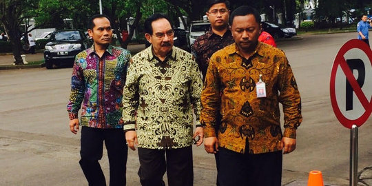Berbatik lengan panjang, Antasari tiba di Istana temui Jokowi