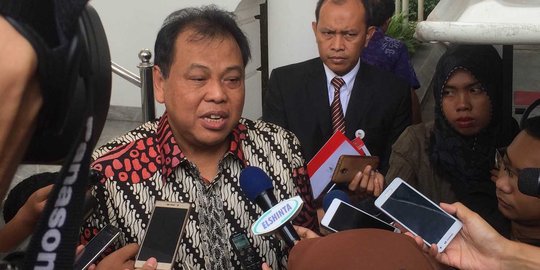 Ketua MK tak segan minta presiden pecat Patrialis secara tak hormat