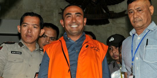 Gaya santai Bupati Buton resmi ditahan KPK