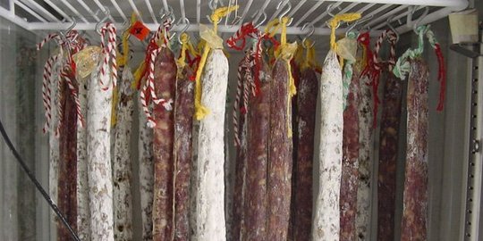 menjijikkan! 7 makanan ini terbuat dari kotoran hewan & manusia