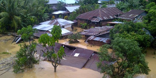 Dua hari Manado diguyur hujan, 211 rumah terendam, 792 warga ngungsi