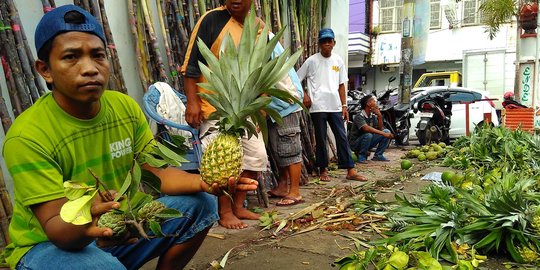 Penjual buah Imlek dadakan di Makassar kantongi untung berlipat