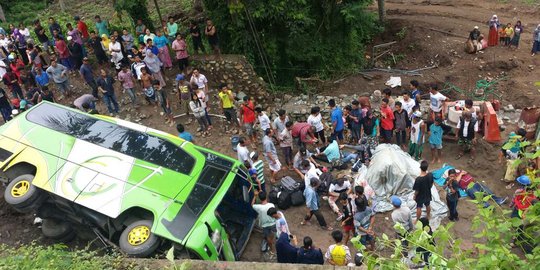 Sebelum masuk jurang, bus wisatawan asal Cirebon tidak beres