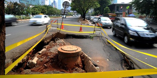 Waspada, jalan lintas Kaltim-Kalimantan Utara ambles