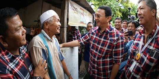 Marbot masjid di Kepulauan Seribu menangis dan langsung peluk Ahok