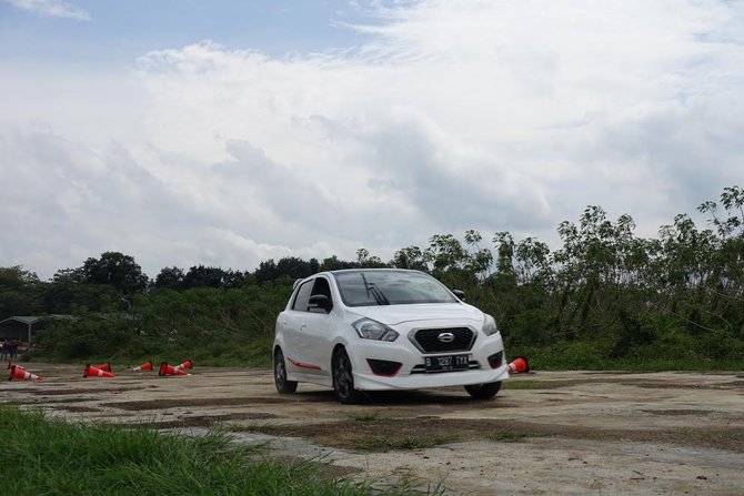 datsun go panca di lapangan udara