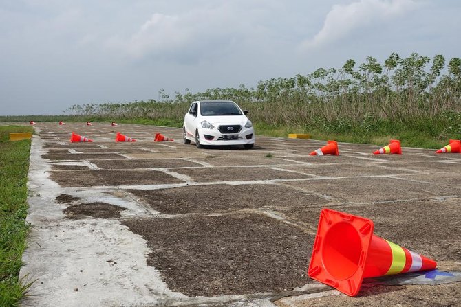 datsun go panca di lapangan udara