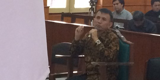 Ditanya soal keluarga, Gatot Pujo menangis terisak
