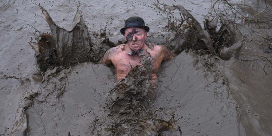 Uji ketangguhan dalam lomba tersulit di dunia