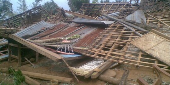 Puting beliung melanda kawasan Lambeyan Magetan, 3 rumah rusak parah