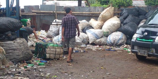 Bos rongsok, tajir tapi dicap fakir