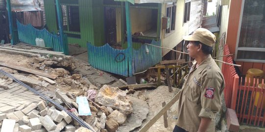 Tanah longsor menerjang permukiman padat Samarinda, 55 KK diungsikan
