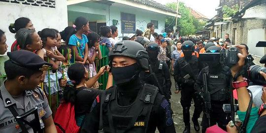 Tangkap teroris di Sragen, polisi sita flashdisk dan kabel data