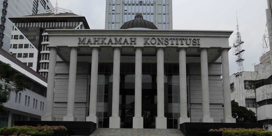 Politisi NasDem sebut hakim MK berasal dari parpol sering bermasalah