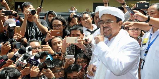 Gaya santai Rizieq saat diperiksa terkait kasus makar