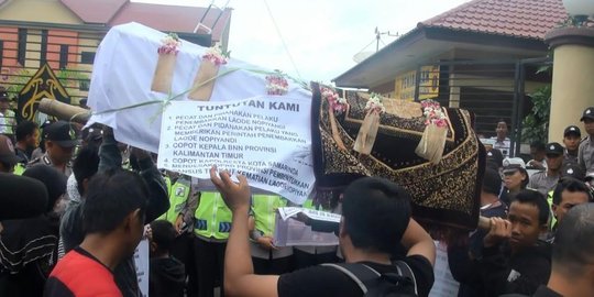 Tuntut keadilan untuk Noviandi, keluarga demo di Mapolres Samarinda