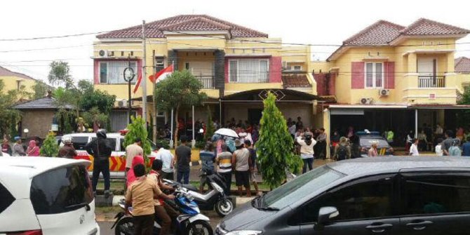 Nasabah KSP Pandawa geruduk rumah Nuryanto, sempat ada 