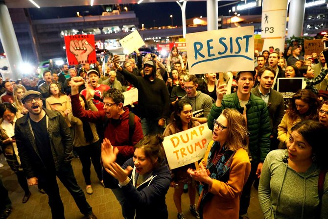 protes kebijakan imigran trump