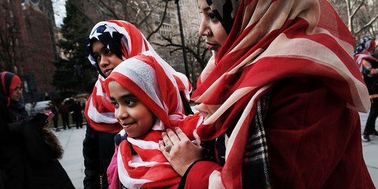 Hari Hijab Sedunia, puluhan wanita New York berkerudung bendera AS