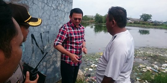 Blusukan ke Cilangkap, Ahok kaget masih ada jalan rusak