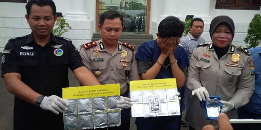 Peredaran tembakau sintetis logo gajah dibongkar Polsek Wonokromo