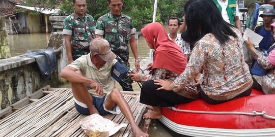 85 Korban banjir di Mojokerto terserang gatal-gatal dan ispa