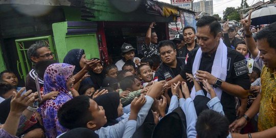 Antusiasme warga sambut kampanye Agus Yudhoyono di Cidodol