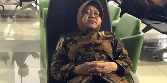 Kelelahan kerja, Risma tertidur di Bandara Soekarno-Hatta