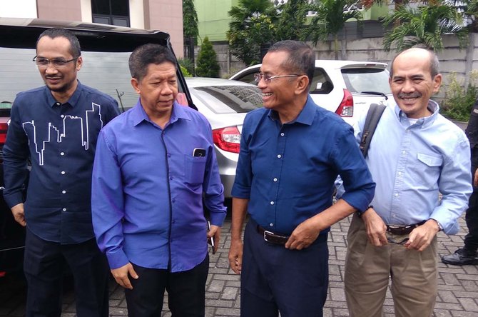 abraham samad bersama dahlan iskan