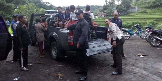 Jembatan Sungai Saba ambrol, polisi antar jemput siswa SD Buleleng