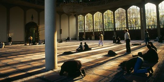 Jelaskan soal Islam, 150 masjid di Inggris terima tamu non-muslim