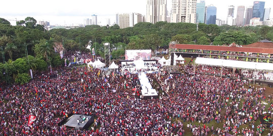 Pantauan udara ribuan pendukung Ahok-Djarot padati 'Konser Gue 2'