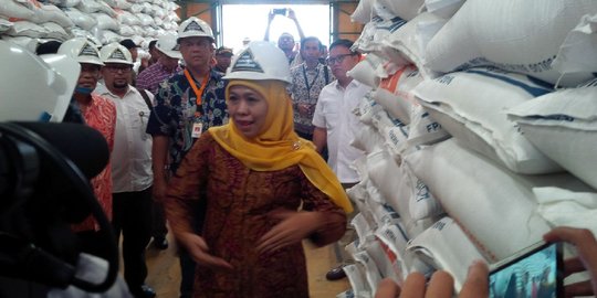 Cek gula dan beras, Mensos datangi 2 pusat distributor Bulog Jatim