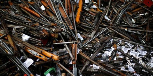 Mantan anggota separatis di Papua serahkan senjata api rakitan