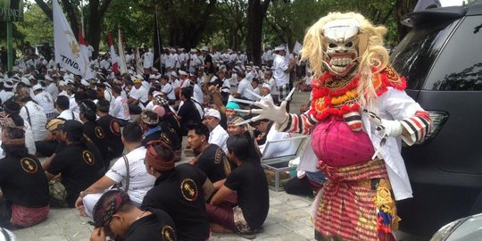 Ribuan warga serta ormas Islam di Bali demo minta FPI dibubarkan