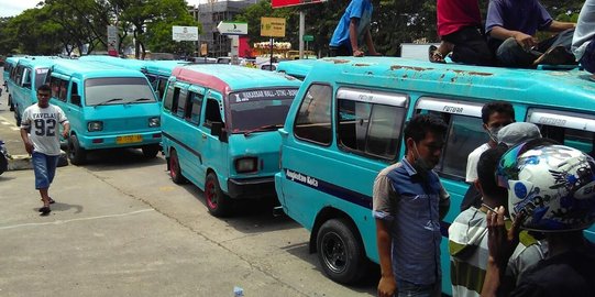 Keluh kesah sopir angkot di Makassar, biasa pulang tak bawa uang