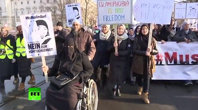 muslimah austria demo tolak larangan hijab